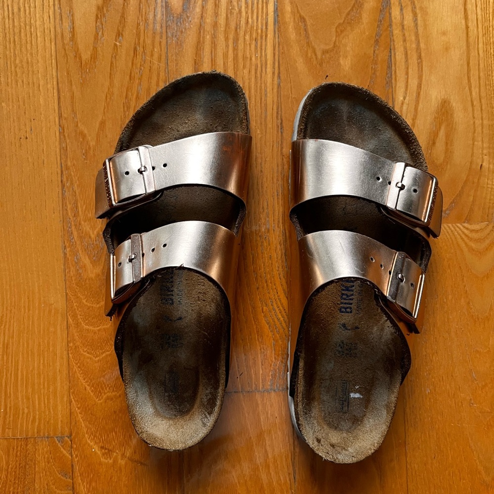 Birkenstock  Metallic finish buckle Sandals US 7.5